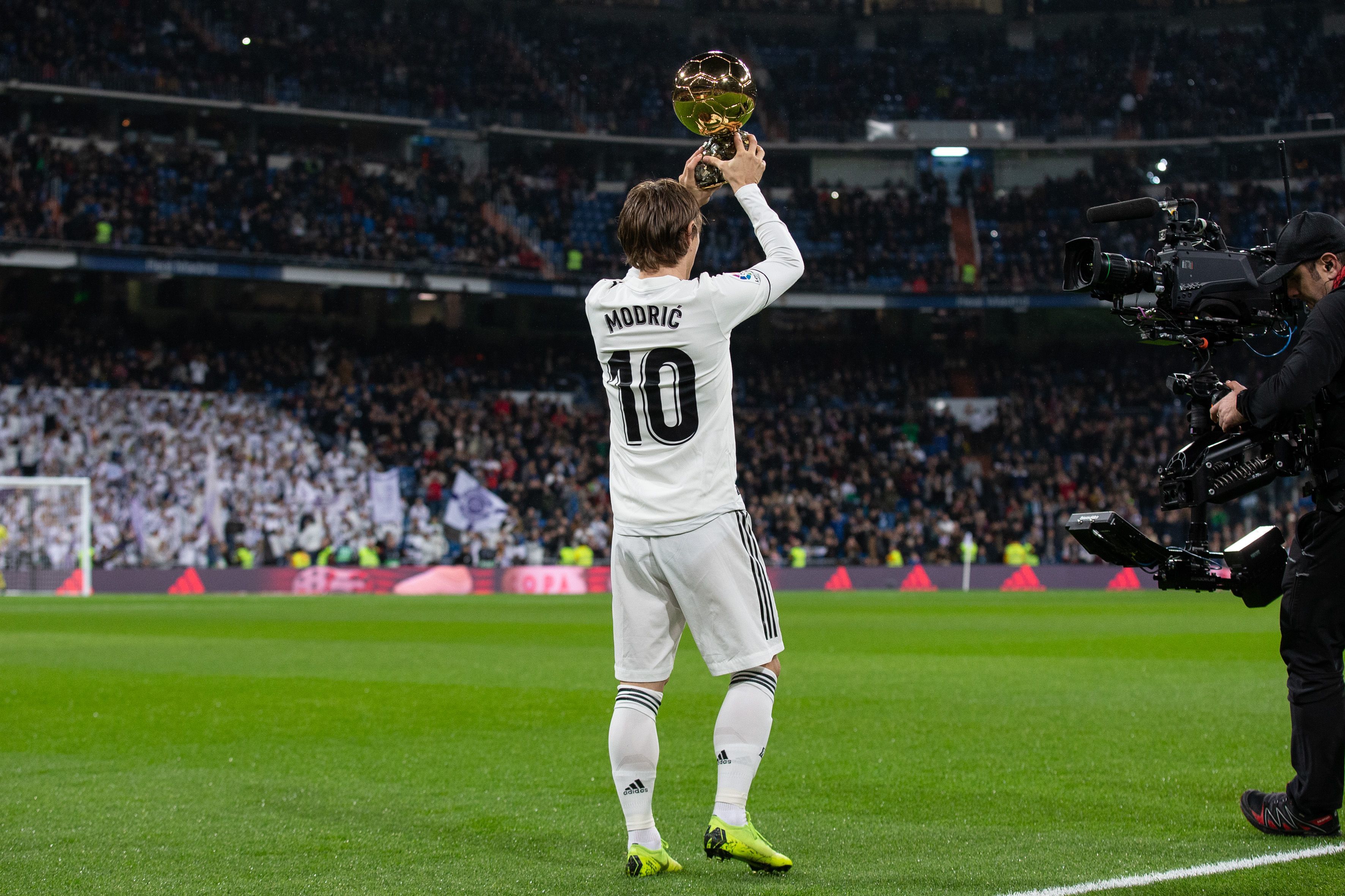 恭喜杜锋！广东队迎来近10年内最强外援阵容，萨林杰可能被弃用？